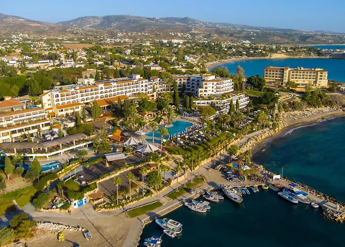Coral & Cyprus Hotell 5*